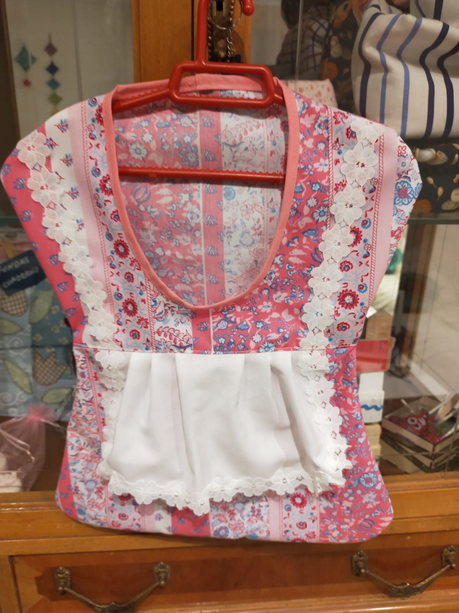 Vestido Guarda-Todo y Porta Pinzas - 2